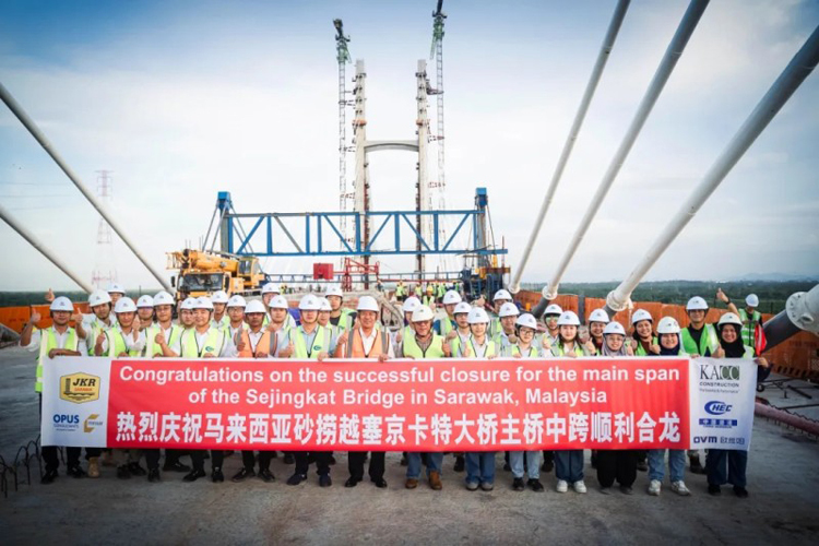 马来西亚塞京卡特大桥合龙3.jpg